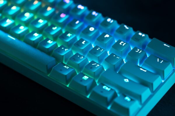 Teclados mecánicos y ratones de gaming de alta precisión