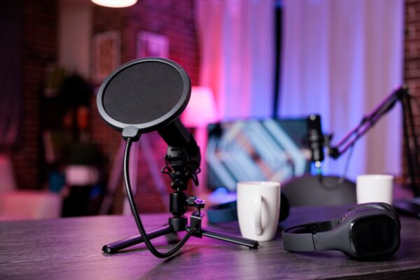 Micrófonos y equipos de grabación de audio de alta calidad para streaming y podcasting